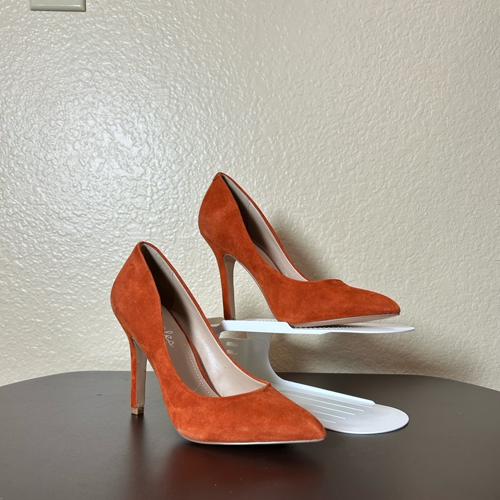 Charles by Charles David Suede Pumps – Size 5.5 M – LIKE NEW